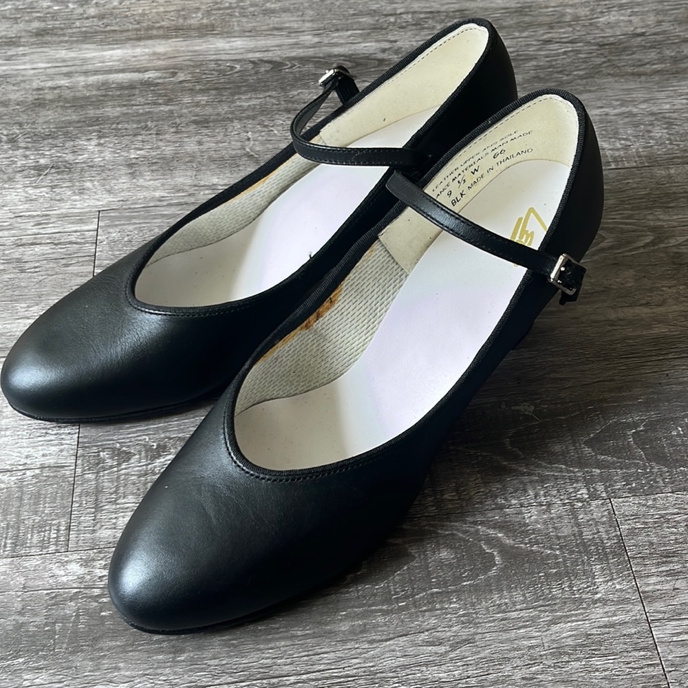 Size 9.5 W Leo’s Dance Shoes Heels